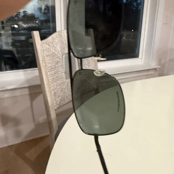 Ray-Ban Black Metal Aviator Sunglasses with Dark Grey Lenses